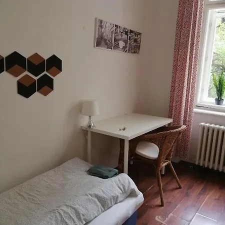 Cozy Rooms, 10 Min By Walk To The Center ברנו