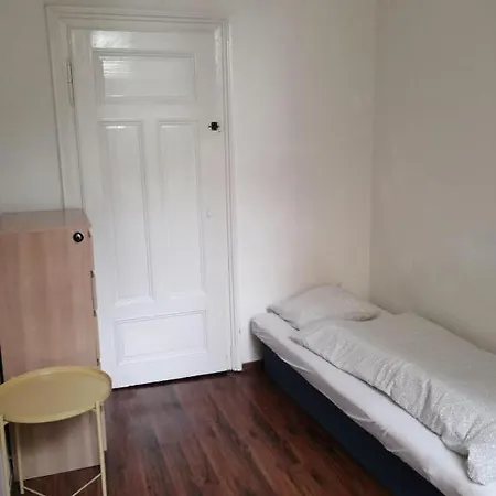 Cozy Rooms, 10 Min By Walk To The Center ברנו