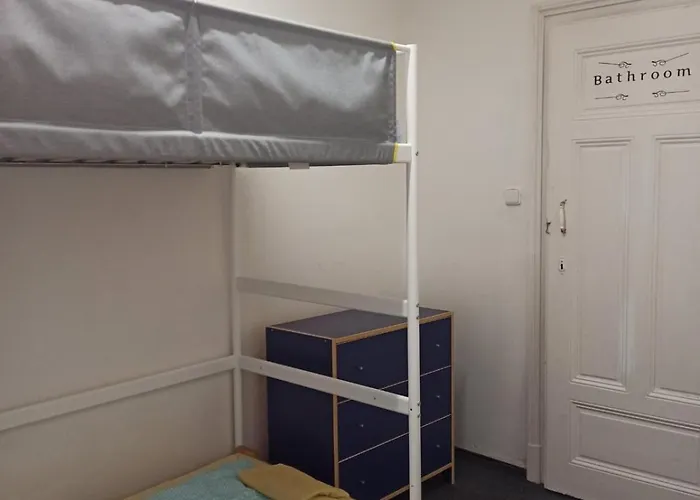 Апартаменты Cozy Rooms, 10 Min By Walk To The Center *